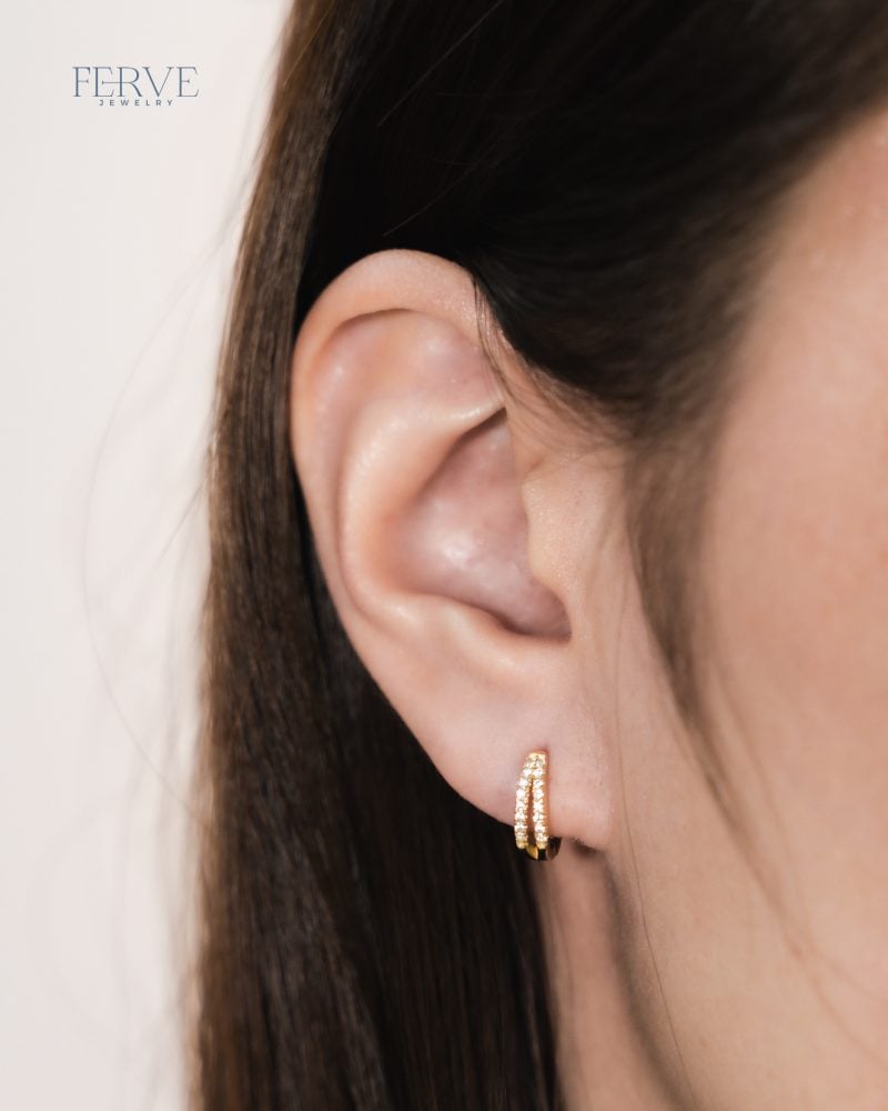 GOLD CASS HUGGIE EARRINGS - Image 2